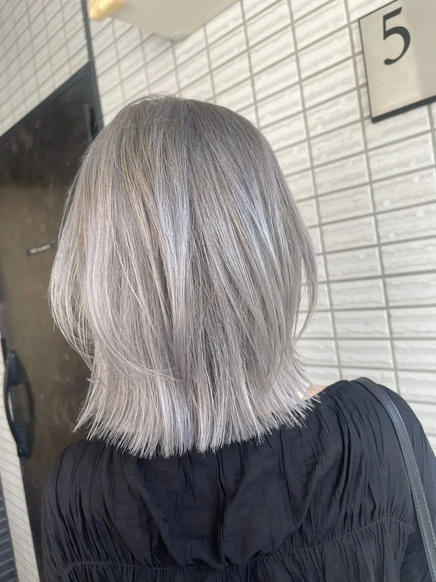 ショート カラー ブリーチ シルバー ダブルカラー /まつ毛パーマ🎀のヘアスタイル