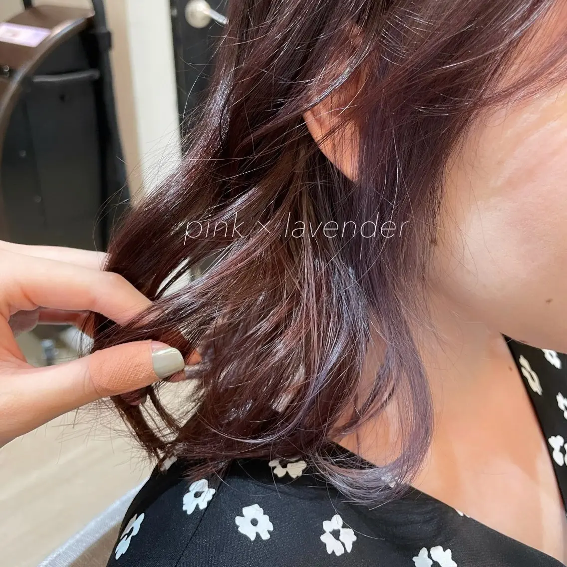 ミディアム カラー イヤリングカラー インナーカラー ラベンダーカラー ピンクカラー 似合わせカット得意 💛RENA💛のヘアスタイル