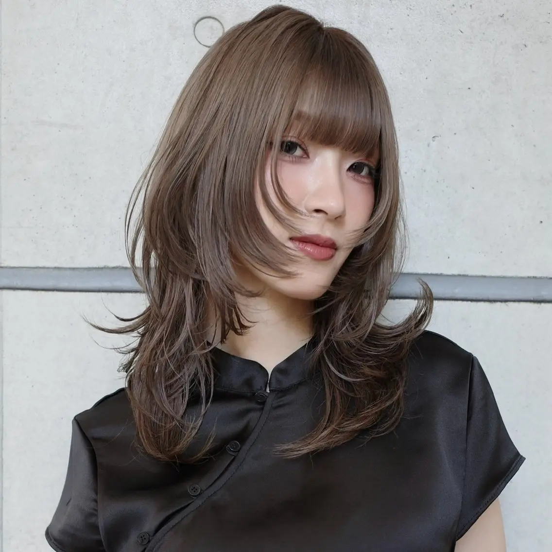 ミディアム カラー ブリーチ 透明感カラー ダブルカラー ブリーチなしカラー 顔まわりレイヤー カット ヘアカラー トリートメント nonoka オリーブ/レイヤーのヘアスタイル