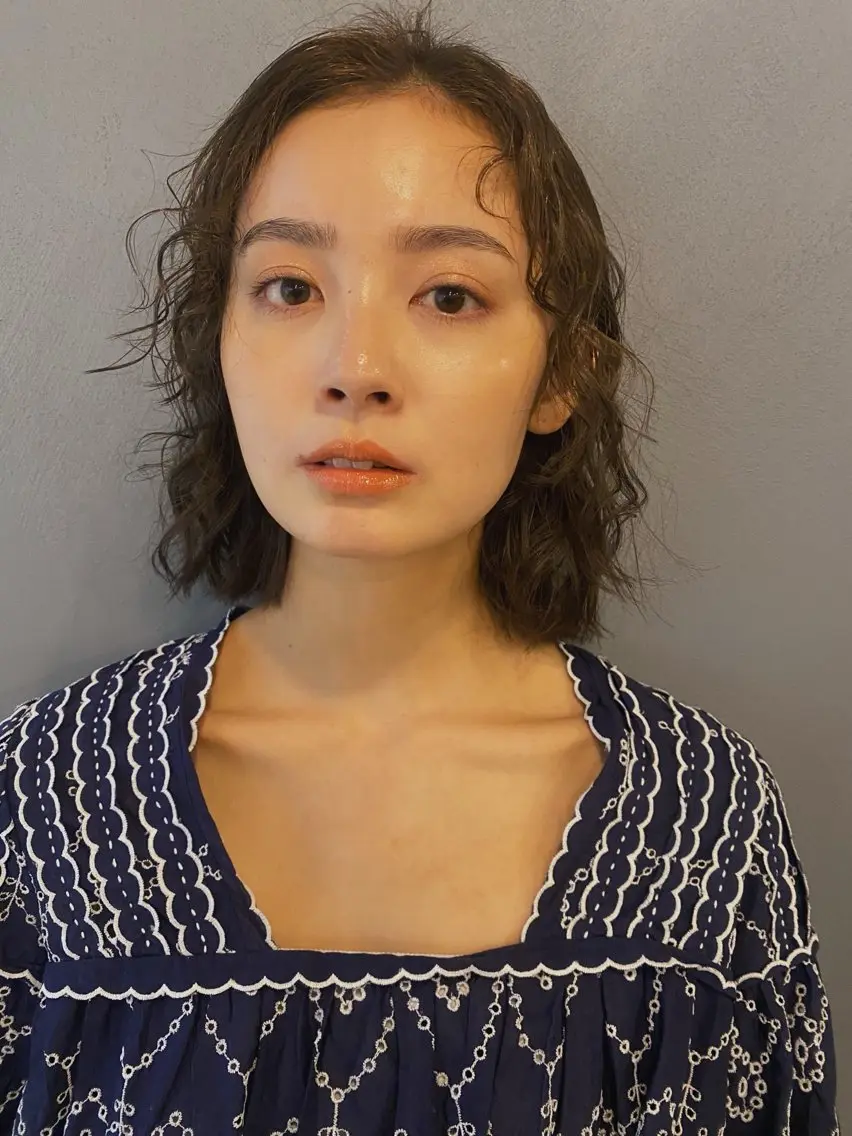 ミディアム カラー パーマ ベージュカラー オリーブベージュ カット パーマ 砂原 ひよりのヘアスタイル