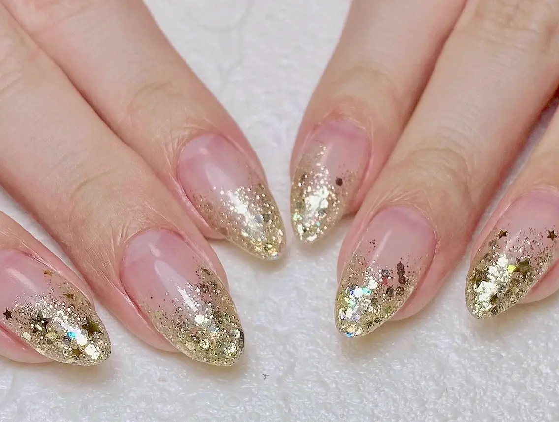 ネイル グラデーション ホログラムネイル ラメ(グリッター) ラメグラデーション 冬ネイル ハンドネイル Nail Salon K 🧸美爪育成のネイルデザイン