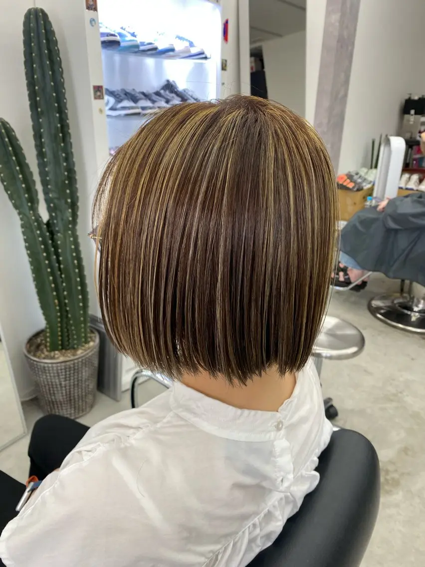 カラー 切りっぱなしボブ ハイライトカラー ボブ MEMENTO YUZUのヘアスタイル