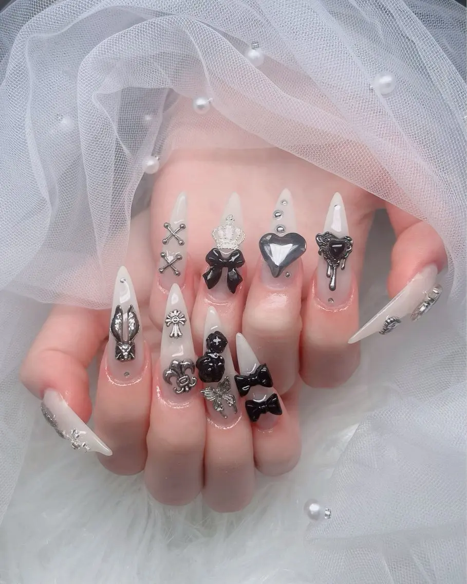 ネイル フレンチネイル ジェルネイル ガラスフレンチ ハロウィン ハート H.baby Nail Salonのネイルデザイン