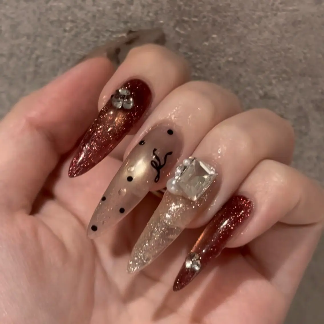 ネイル チークネイル ドット フットネイル フレンチネイル グラデーション ハンドネイル ハンドケア Nihonthy Nail 新宿のネイルデザイン