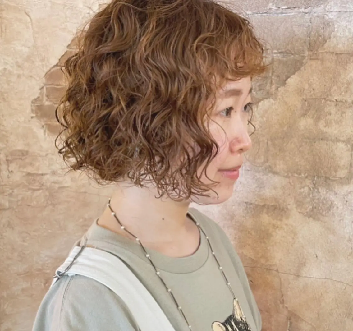 ショート カラー パーマ カット パーマ ブリーチ、パーマ 西部笑のヘアスタイル
