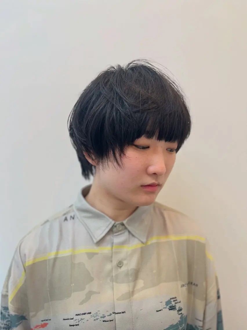 ショート カラー 下野 悠也のヘアスタイル