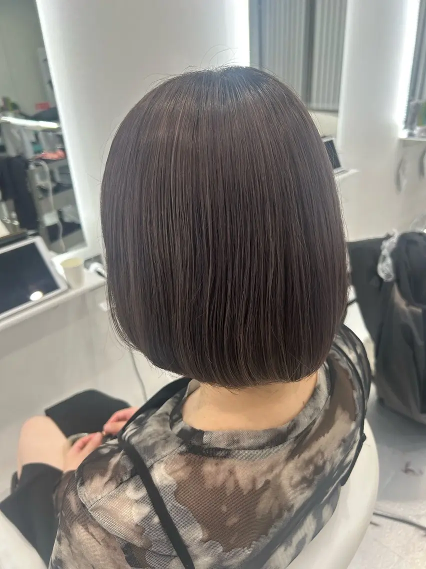 ショート ボブ あやめ🪽 オリーブ/ハイトーンのヘアスタイル