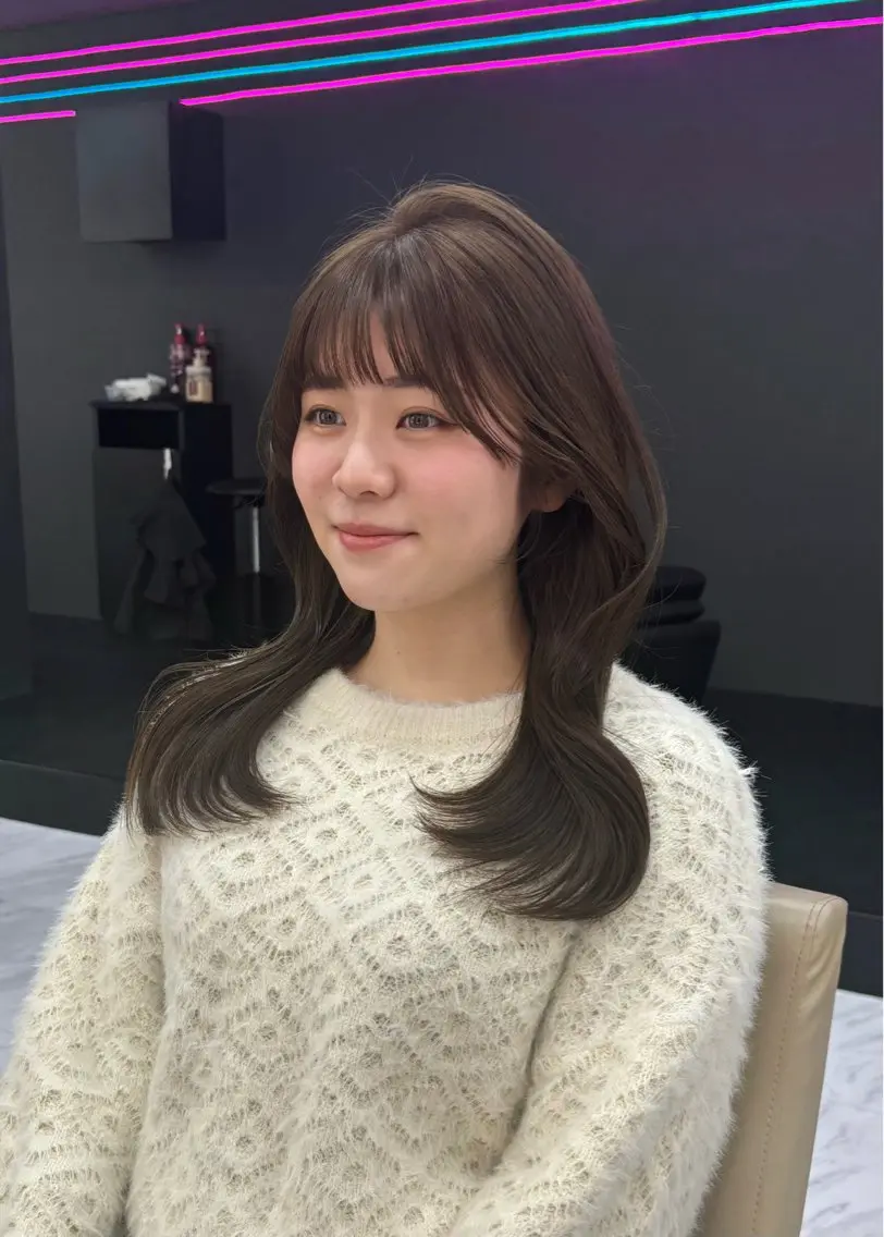 セミロング カラー ブリーチ ブラウンカラー ブリーチなしカラー オリーブブラウン ヘアカラー 岡山 愛のヘアスタイル