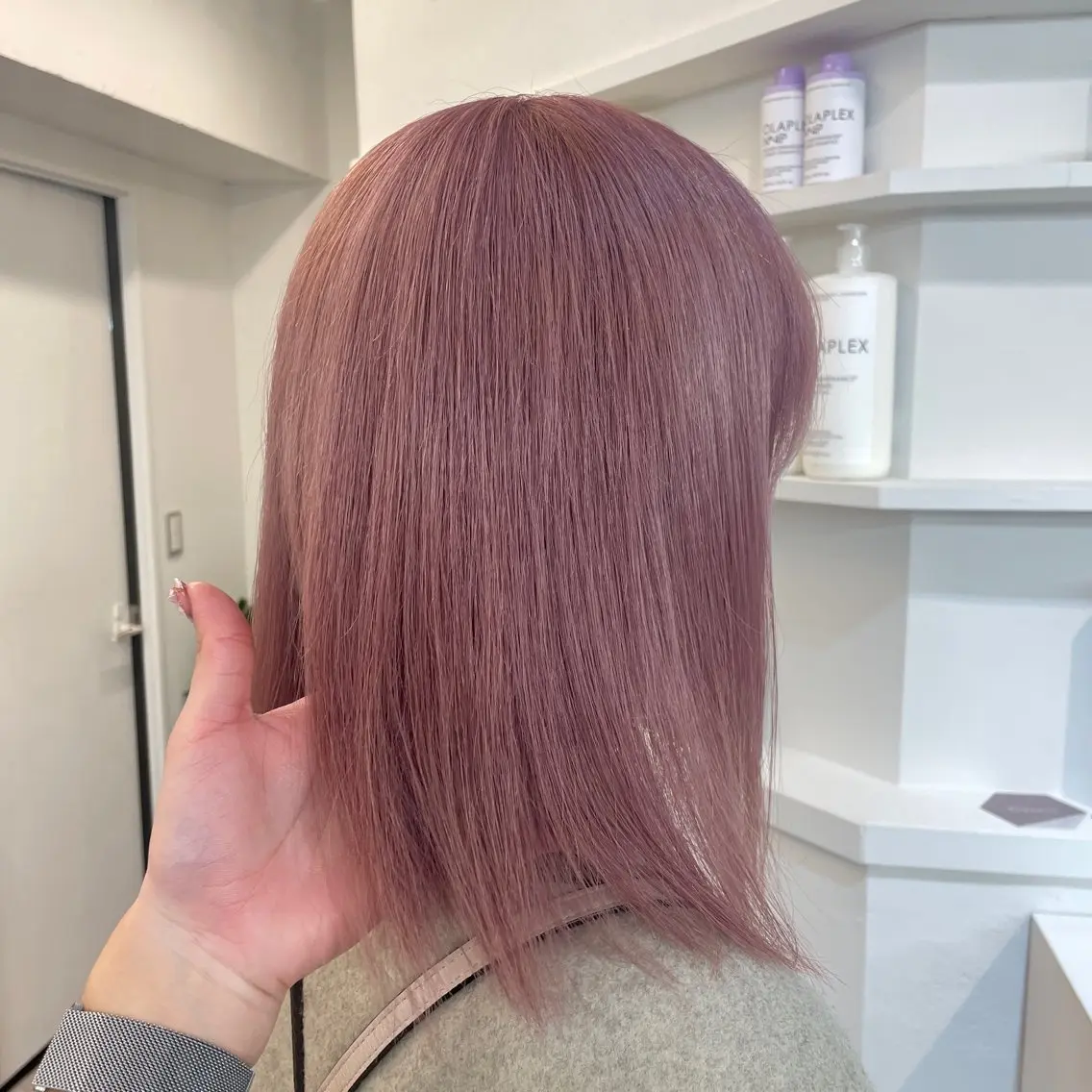 セミロング カラー ベージュカラー ブリーチ ハイトーンカラー ピンクカラー ピンクベージュ ヘアカラー グレージュ/ベージュ 🎀momo🎀のヘアスタイル