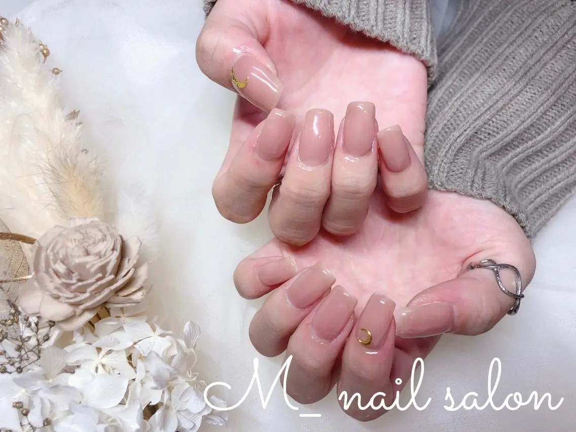 ネイル シンプルネイル M_ nail salonのネイルデザイン