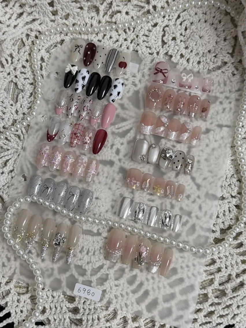 🎄指先から届けるクリスマスのきらめき ✨ 期間限定デザイン 6980長さ出し+¥2,000(10本)の写真