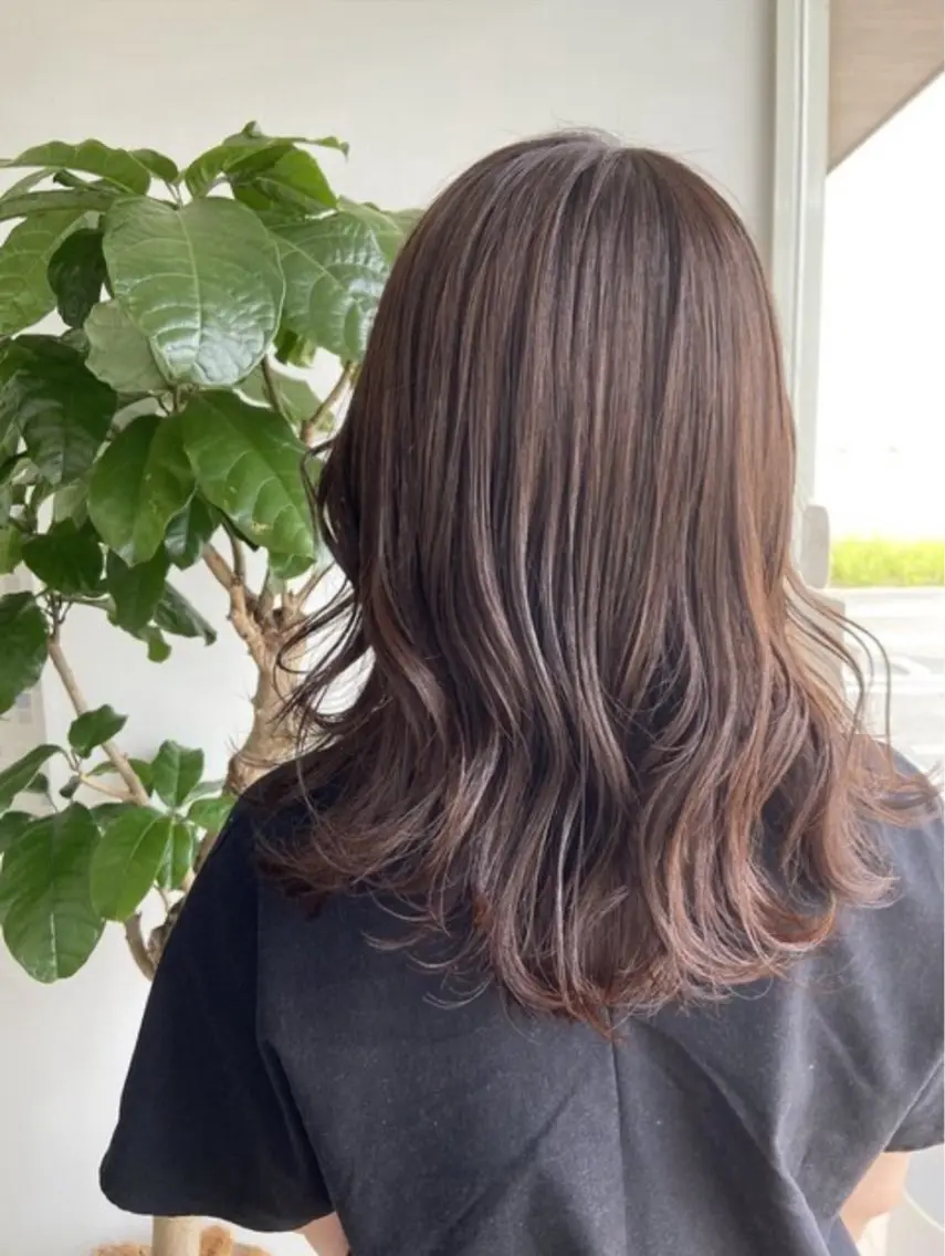 ロング カラー 安田 里奈のヘアスタイル