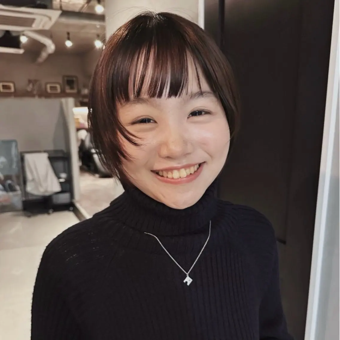 ショート カラー 前野 日奈のヘアスタイル
