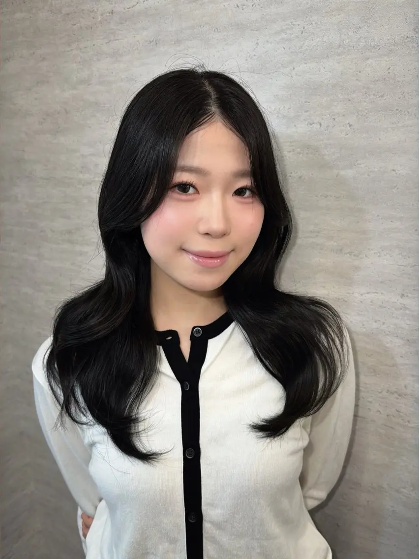 セミロング カラー ヘアアレンジ カット 縮毛矯正 韓国レイヤーカット/ 儚げカラーチナツのヘアスタイル