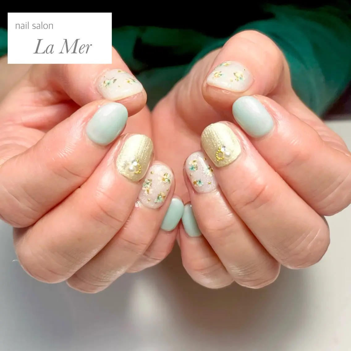 ネイル オーロラネイル フラワーネイル グリーン ロングネイル オフィスネイル ハンドネイル nailsalon La Merのネイルデザイン