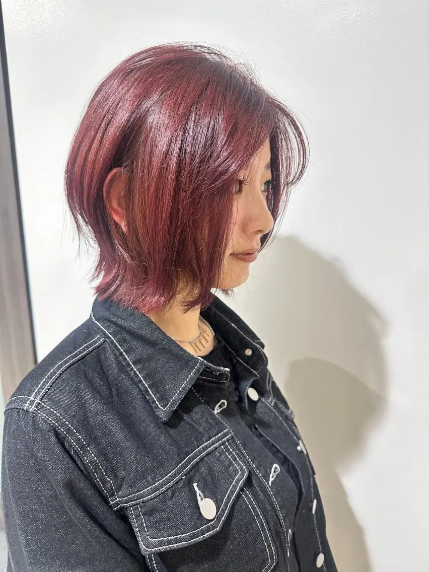 ミディアム 木曜日空きあり‼️ 艶々カラー🩷のヘアスタイル