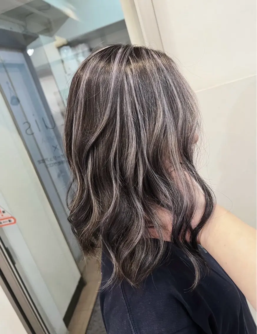 ミディアム カラー ダークグレー ダークグレージュ グレージュ ハイライトカラー ハイライト 指名数No.1 /NAOYAのヘアスタイル