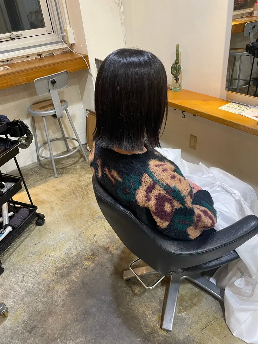 ショート カラー ダークグレー ダークグレージュ グレージュ MIOベージュカラー 柔らかいカラーのヘアスタイル