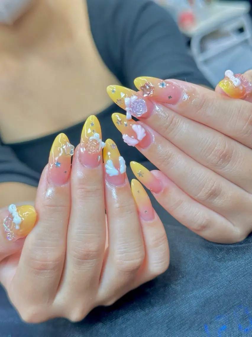 ネイル ガーリー グラデーション キラキラネイル ロングネイル ピンク Iconic Nailのネイルデザイン
