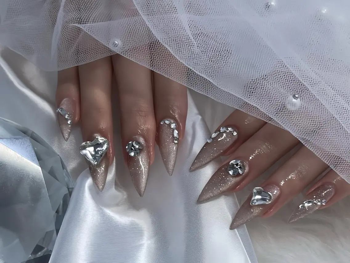 ネイル チークネイル フレンチネイル ガラスフレンチ グラデーション キラキラネイル ハンドネイル Rin Nail 新大久保店のネイルデザイン