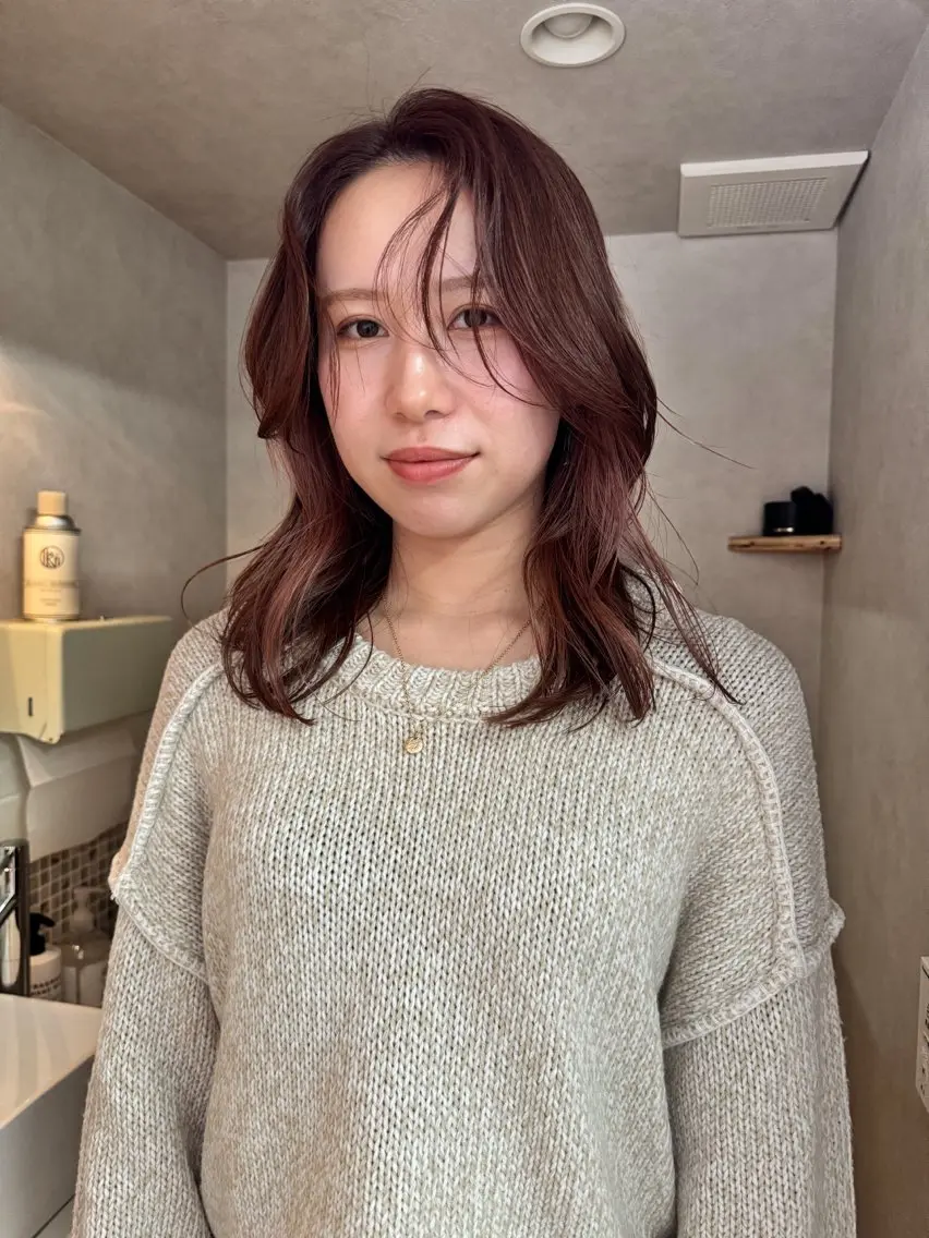 ミディアム カラー 顔周りレイヤーカット ブリーチminamiのヘアスタイル