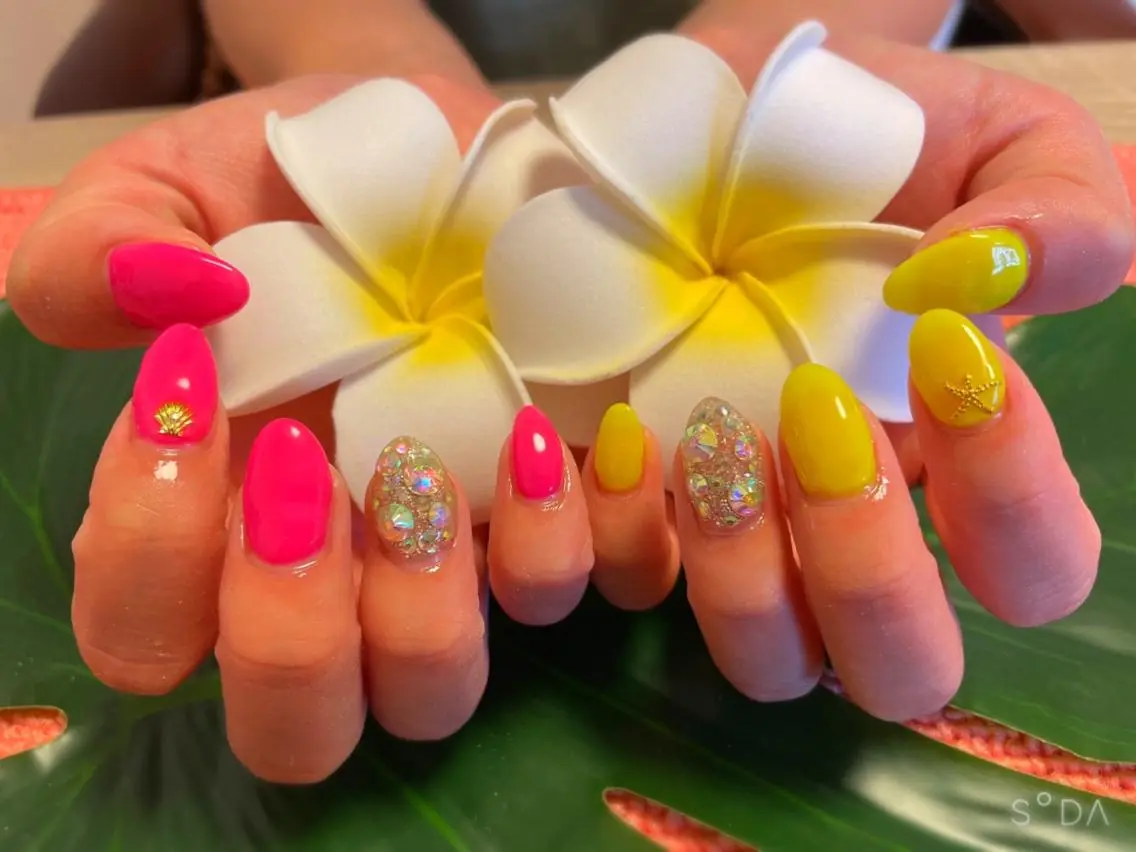 ネイル ピンク 黄色 Betty❤︎ ネイル＆よもぎ蒸しのネイルデザイン