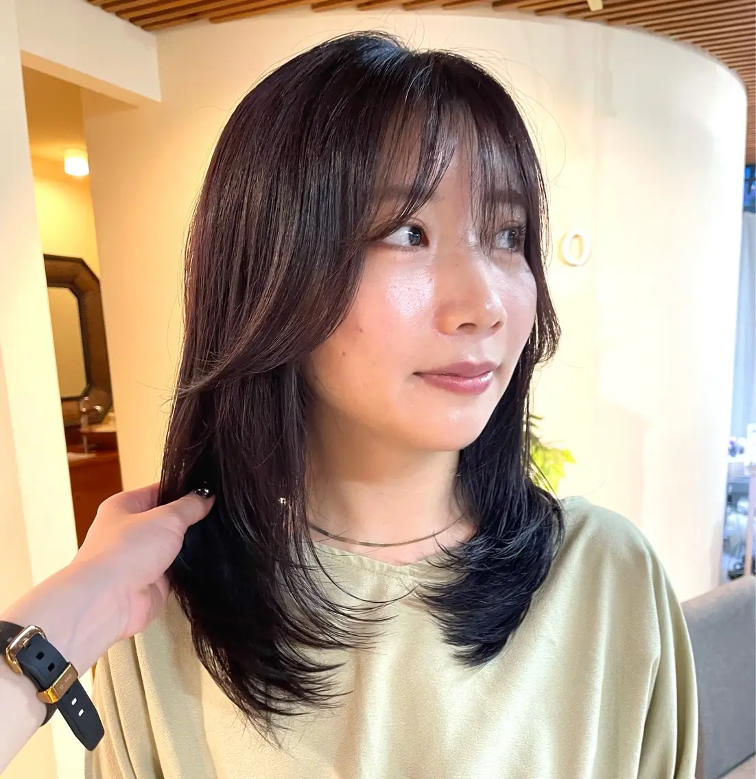 ミディアム パープルカラー レイヤーカット 宮本 いぶきのヘアスタイル