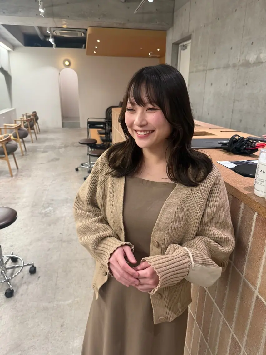 ロング カラー ロングレイヤー アッシュ ベージュカラー ブリーチ 透明感カラー カット ヘアカラー トリートメント 誰より丁寧なカット/ 小林輝/レイヤーのヘアスタイル