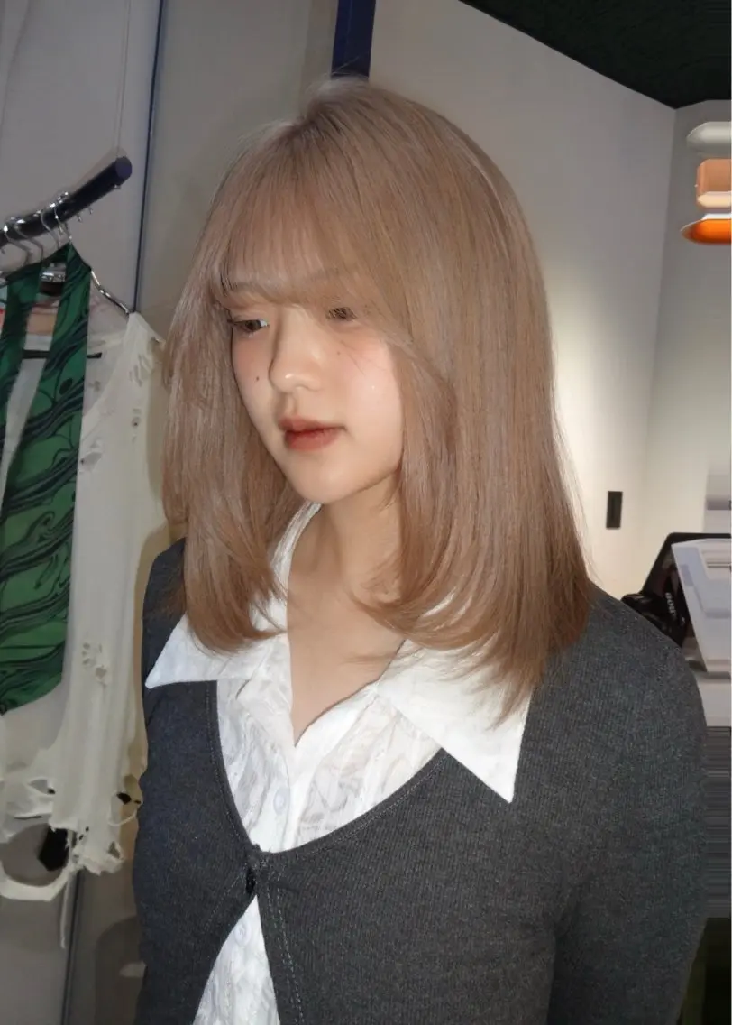 セミロング ★梅田お洒落カラー ちどり★のヘアスタイル