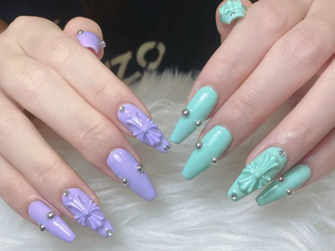 ネイル オーロラネイル ブラウン フラッシュネイル フラワーネイル ホログラムネイル ハンドネイル Rei _Nail 新宿のネイルデザイン