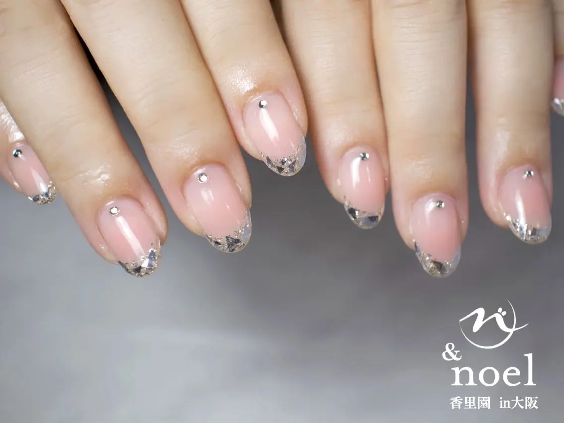 ネイル チークネイル フレンチネイル ガラスフレンチ キラキラネイル 韓国ネイル ハンドネイル Nailsalon &Noelのネイルデザイン