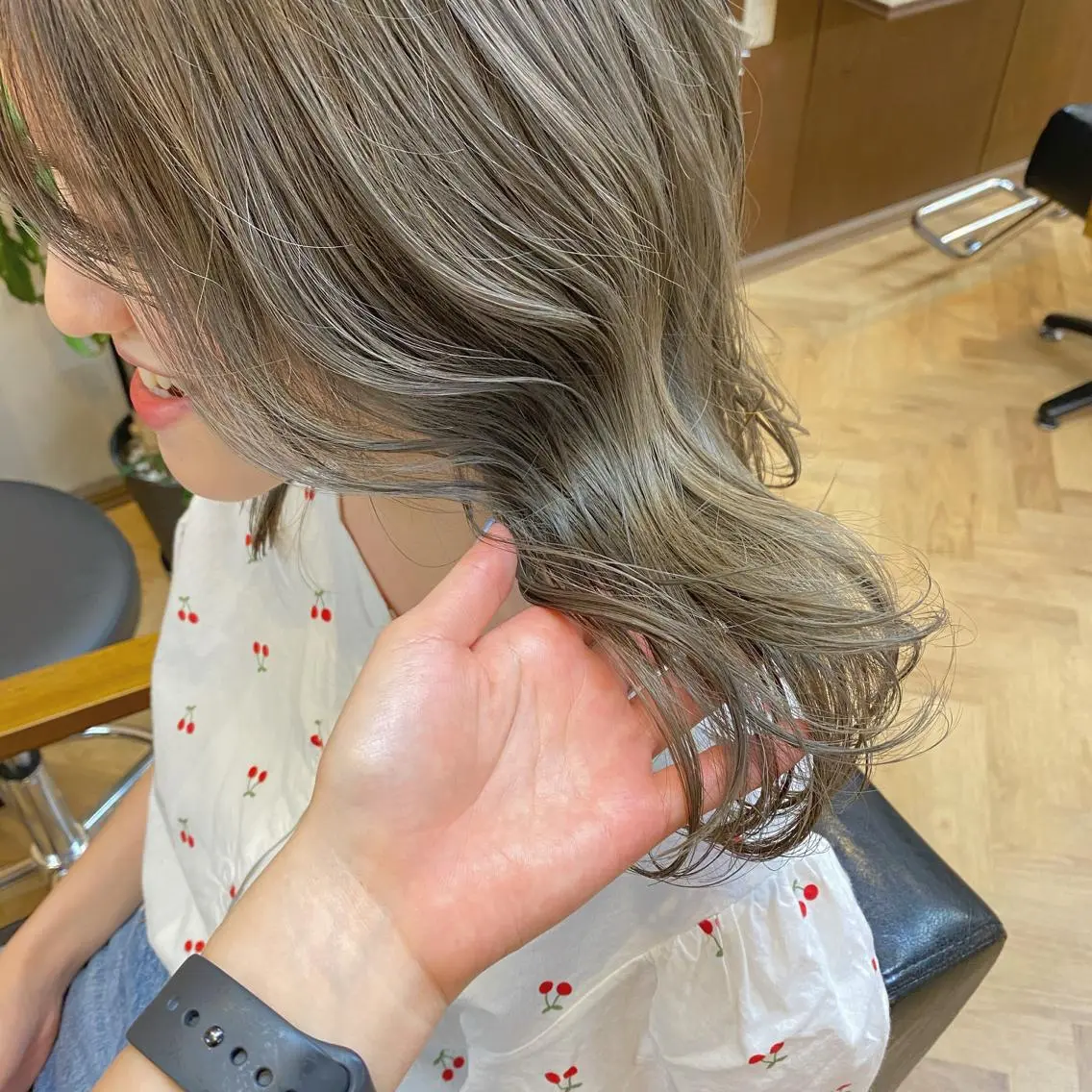 セミロング 前川 朋香のヘアスタイル