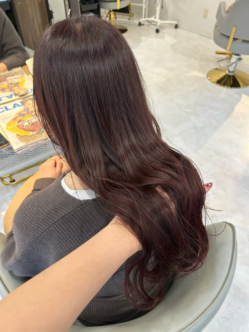 ロング カラー ブリーチ ボルドーカラー ブリーチなしカラー カット ヘアカラー 藤間 帆乃夏（とうまほのかのヘアスタイル