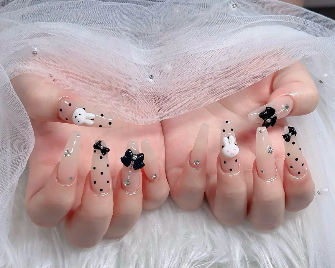 ネイル チークネイル ドット フットネイル フレンチネイル グラデーション ハンドネイル ハンドケア Aria Nail Beautyのネイルデザイン