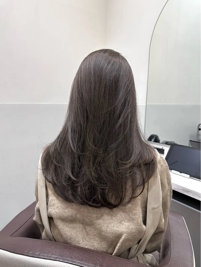 セミロング カラー ベージュカラー ブリーチ ブリーチなしカラー オリーブベージュ レイヤーカット 矢野 晃平のヘアスタイル