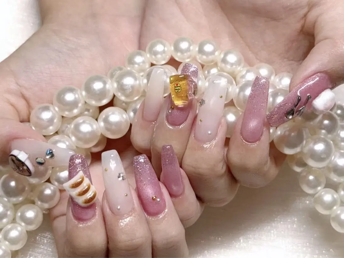 ネイル オーロラネイル 長さ出し フレンチネイル ガーリー キラキラネイル RIn 🎀のネイルデザイン