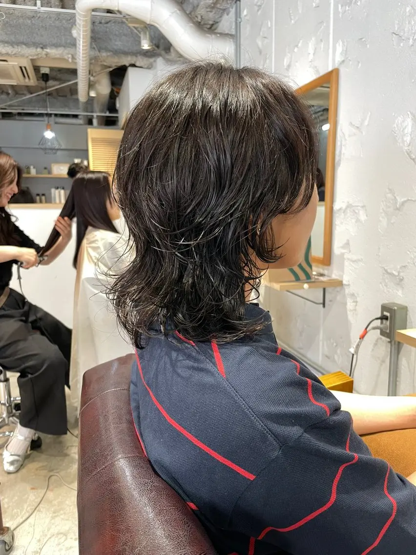 ミディアム カラー パーマ ミディアムパーマ ウルフカット ニュアンスパーマ レイヤー×初 パーマ|hinakoのヘアスタイル