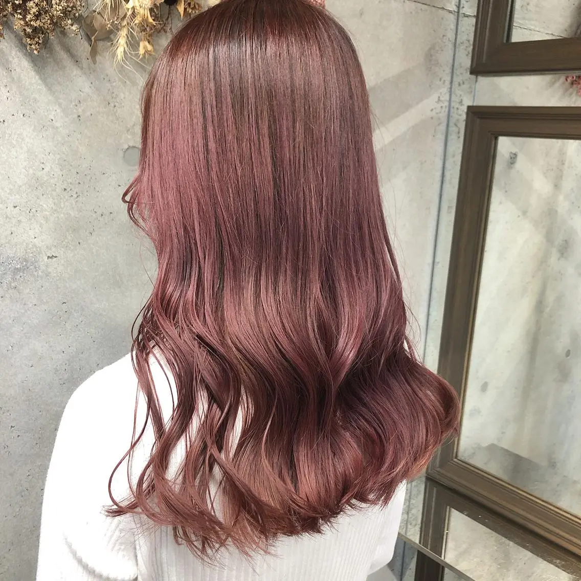 ロング カラー ピンクカラー レッドカラー wakana 【ブリーチカラー】のヘアスタイル