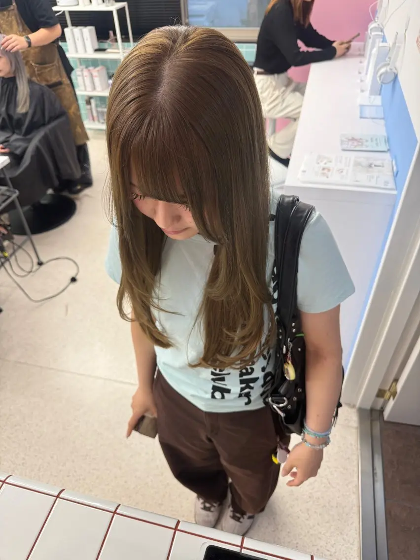 ロング カラー ベージュカラー 透明感カラー オリーブベージュ カット ヘアカラー トリートメント 艶髪カラー Annaೀのヘアスタイル