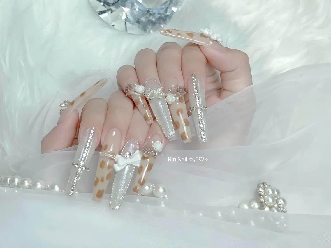 ネイル オーロラネイル チークネイル 桜ネイル クリアネイル ドット ハンドネイル Rin Nail Shinokuboのネイルデザイン