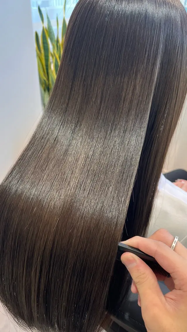 セミロング カット ヘアカラー トリートメント 髪質改善IENA店長 小泉拓のヘアスタイル