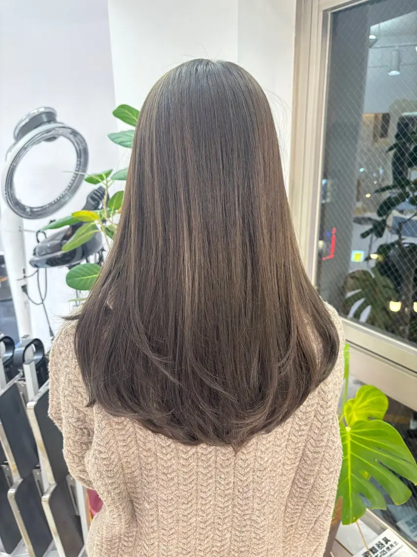 ロング カラー ベージュカラー ブリーチ ブリーチなしカラー オリーブベージュ レイヤーカット ヘアカラー 💐レイヤー/透明感 カラー💐智口彩香のヘアスタイル