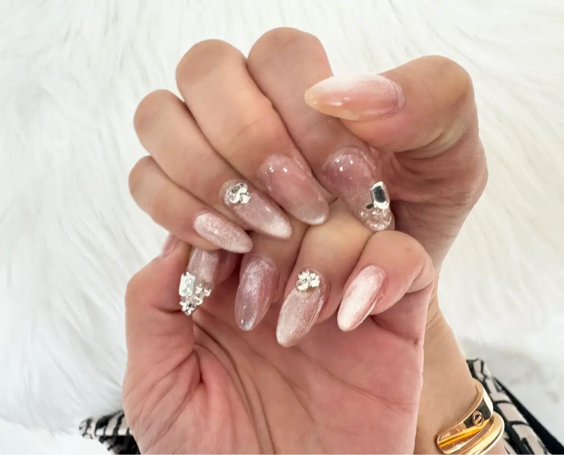 ネイル アートネイル フレンチネイル ジェルネイル ガラスフレンチ ハート Queeens nailのネイルデザイン