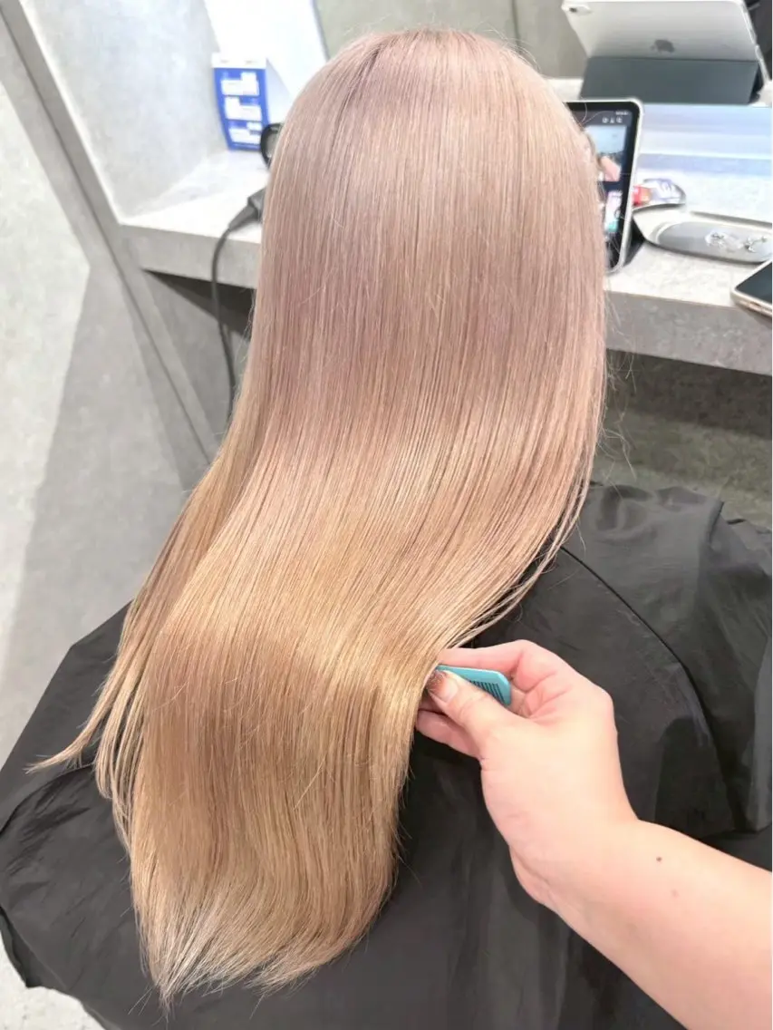 ロング カラー ベージュカラー グラデーションカラー ミルクティーベージュ ヘアカラー ハイトーン🪼派手髪 mahoのヘアスタイル