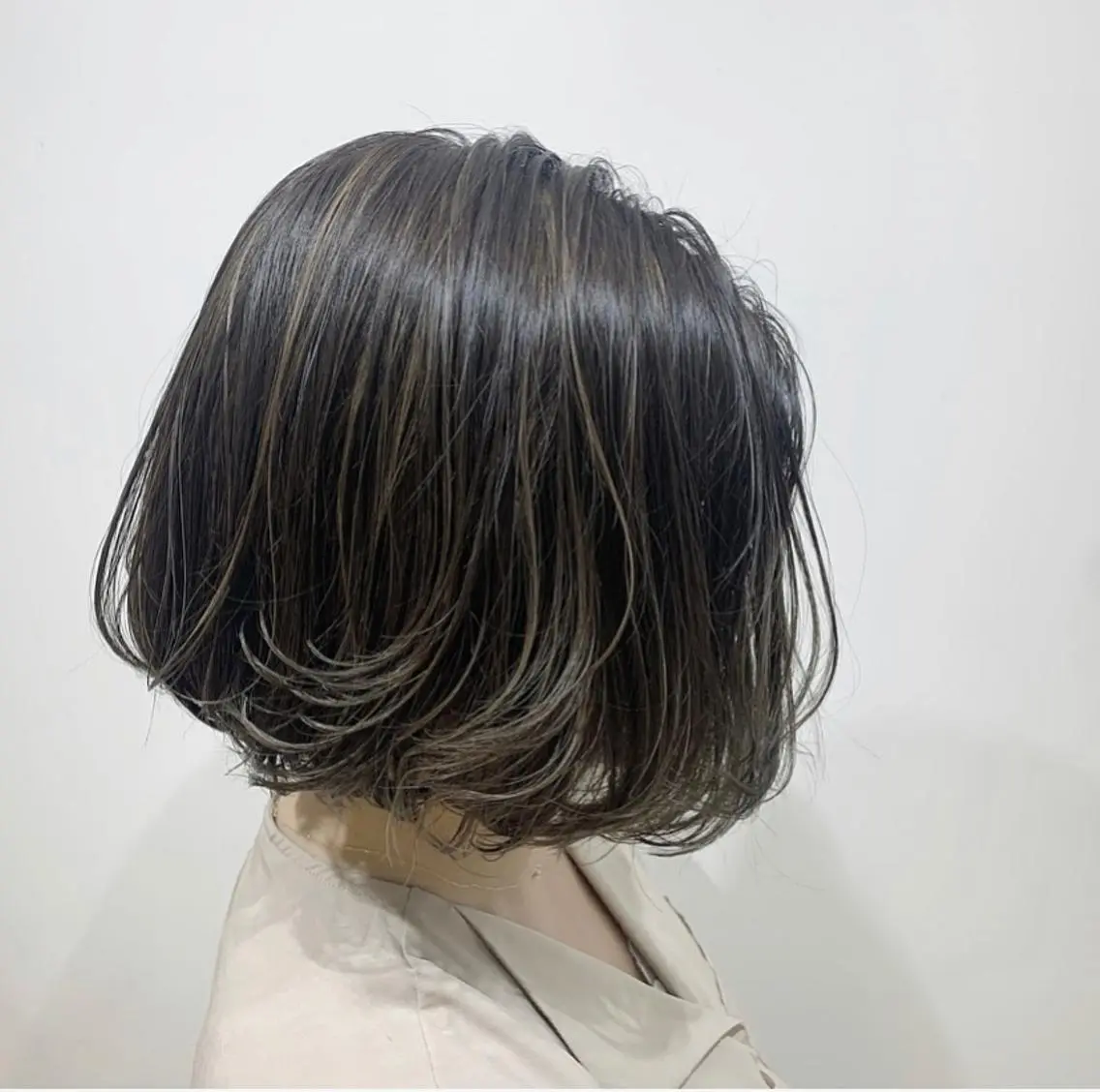 ショート カラー ハイライトカラー ボブ ハイライト カット ヘアカラー トリートメント 🕊️ HONOKAのヘアスタイル