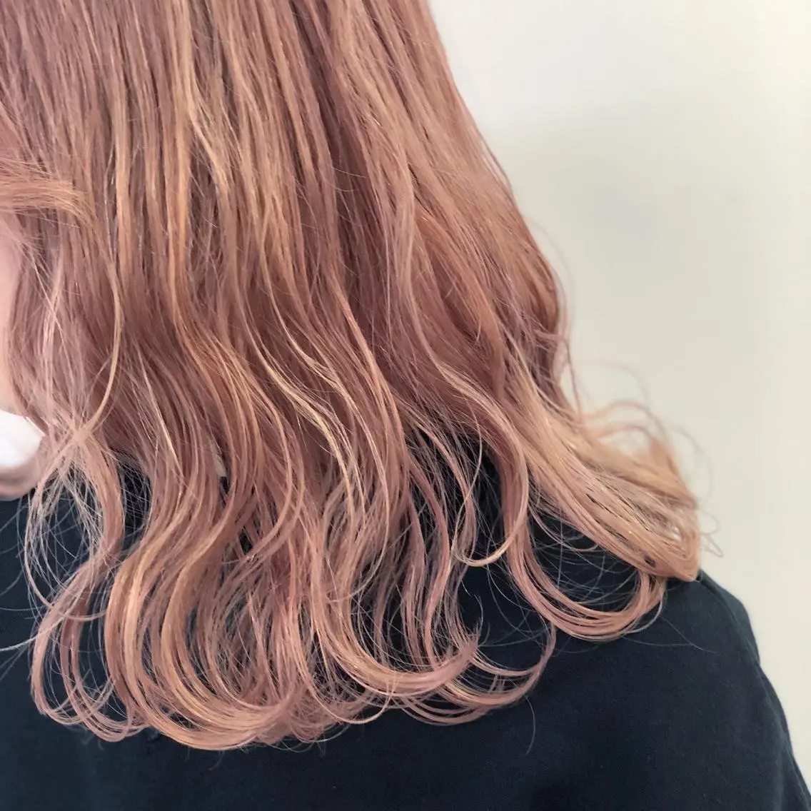 ミディアム カラー ピンクカラー ニシオカ タクヤのヘアスタイル