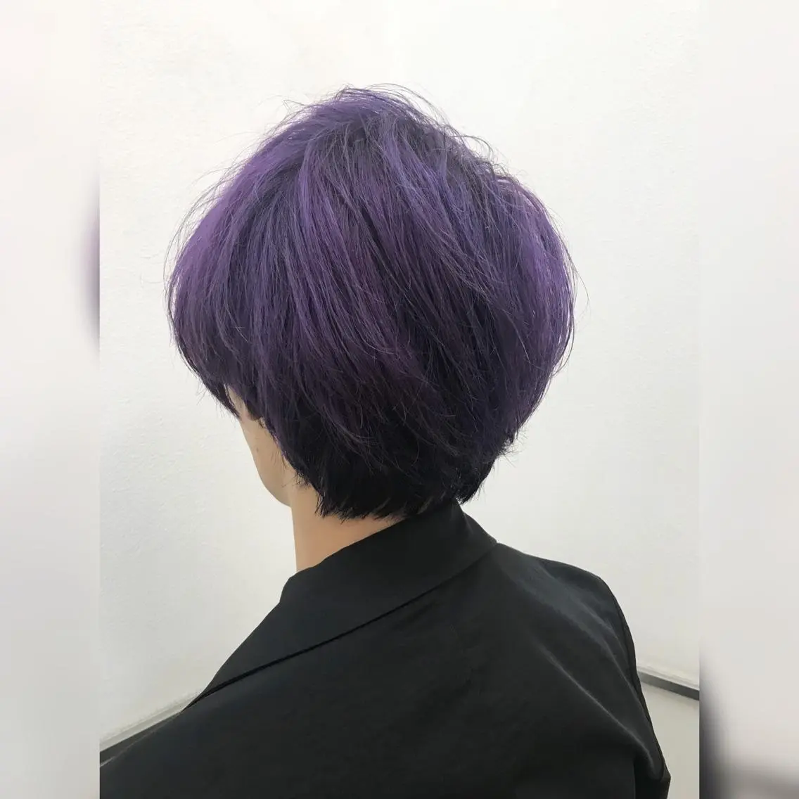 ショート カラー ブリーチ インナーカラー ラベンダーカラー ネイビーカラー メンズサロン アソビ元町のヘアスタイル