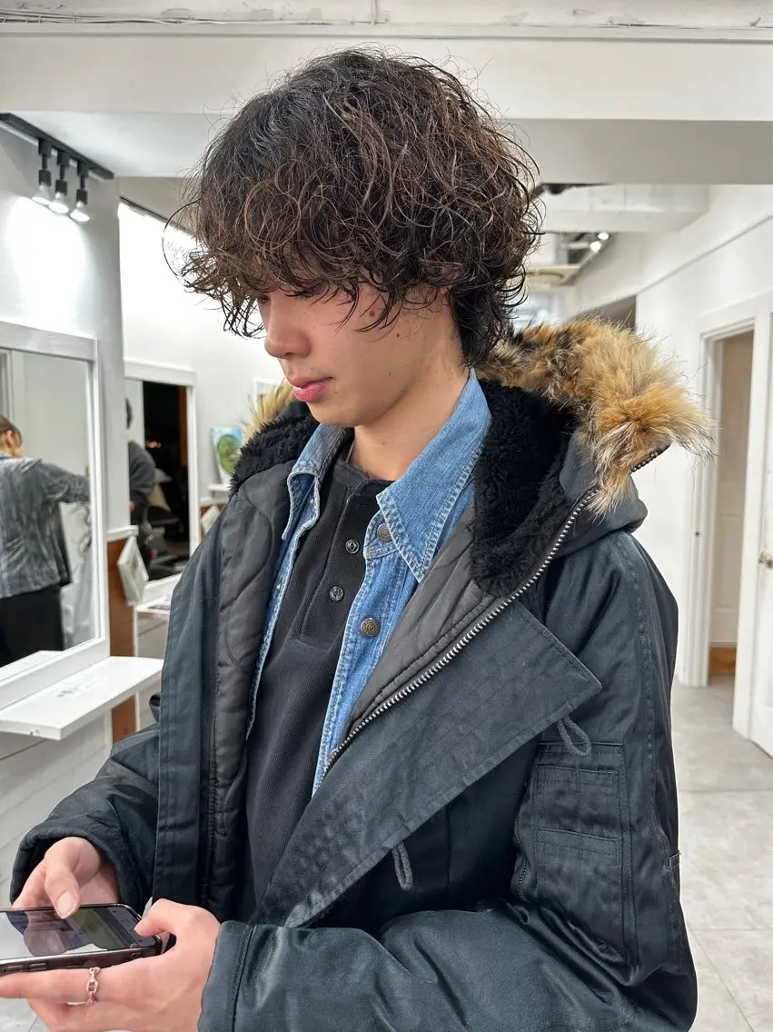 ミディアム パーマ メンズ グランジヘア 無造作ヘアHYUGAのヘアスタイル