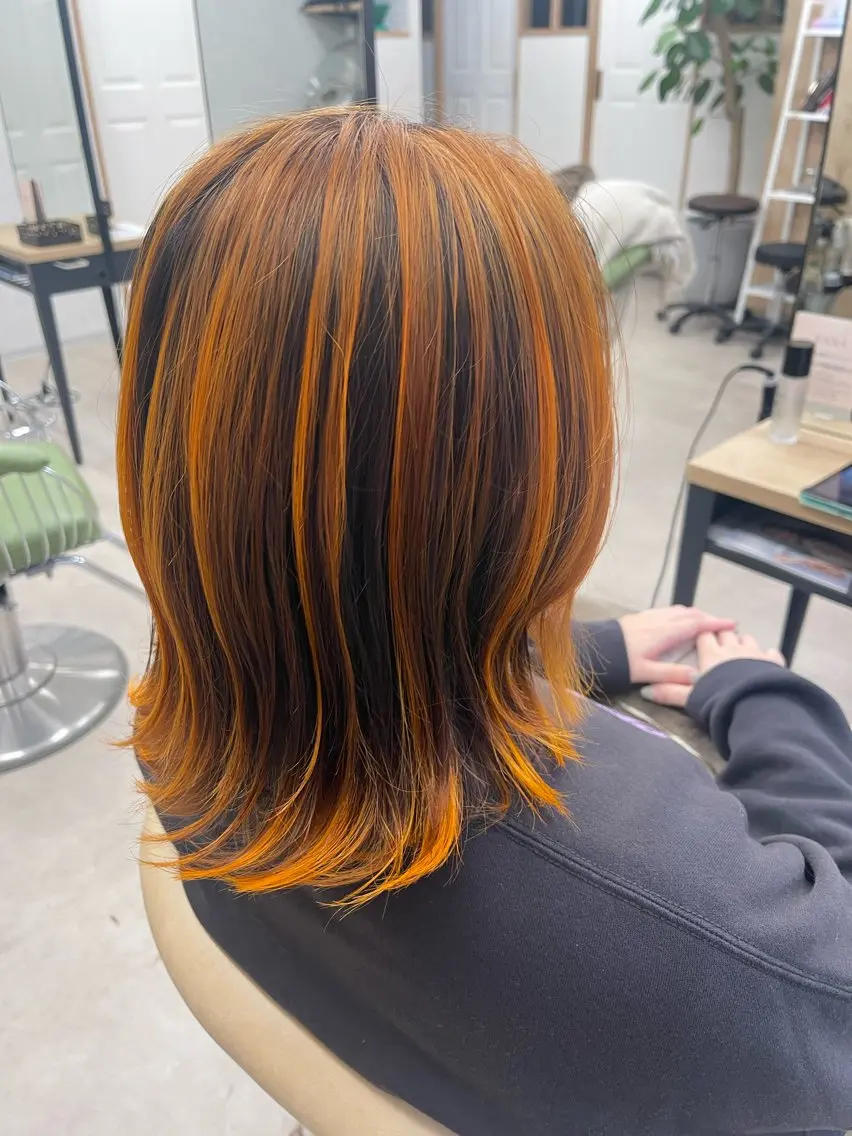 ミディアム カラー オレンジ 大久保 結加のヘアスタイル