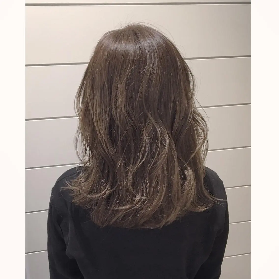 セミロング カラー アッシュ アッシュグレー アッシュグレージュ グレージュ 🍊新宿南口🍊 ERINAのヘアスタイル